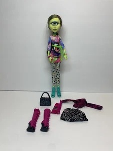 Monster High Iris Clops I Heart Modepuppe 2014 lose mit Zubehör ~ selten gebraucht, in einwandfreiem Zustand - Bild 1 von 11