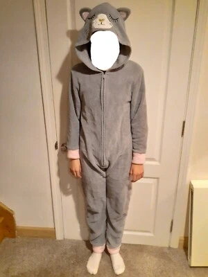 Pijama feminino PJ Couture cinza gato sonolento com capuz peça única tamanho P - Imagem 1 de 4
