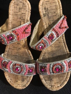 Sandálias, (2) 1 1/2" tiras de joias fortemente multicoloridas, 3" cunha de cortiça, 7 1/2M - Imagem 1 de 4