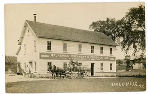 Carro de leche tirado por caballos RPPC Eagle Mills Brunswick Creamery Rensselaer County - Imagen 1 de 2