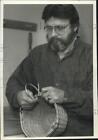 1989 Press Photo Basket Weaver John McGuire at Basket and Bears in Geneva