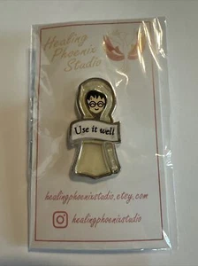 Harry Potter Pin Healing Phoenix Studio “Use It Well” Invisibility Cloak Harry - Picture 1 of 9
