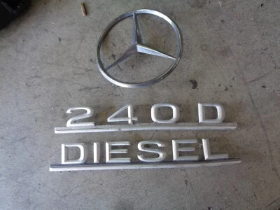 Emblemas de maletero trasero Mercedes-Benz 240 D diésel con pestañas OEM USADO Foto 1 de 2
