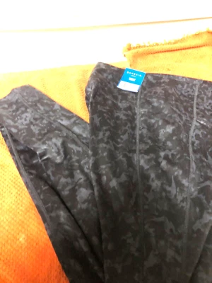 pants large women DANSKIN contour leggings cascade print NEW high waist 2 pocket - Image 1 of 4