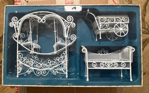 Mini columpio de metal vintage estilo victoriano para casa de muñecas muebles - Imagen 1 de 3