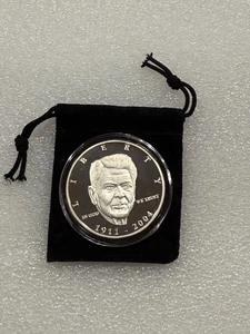 US Salutes Ronald Reagan 1911 - 2004 1 oz .999 Proof Silver Round & COA + Pouch - Picture 1 of 4