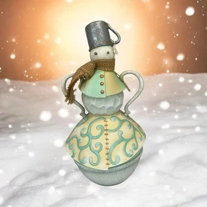 Muñeco de nieve Jim Shore River’s End con decoración de sombrero de taza de hojalata #4048056 usado en excelente estado - Imagen 1 de 10