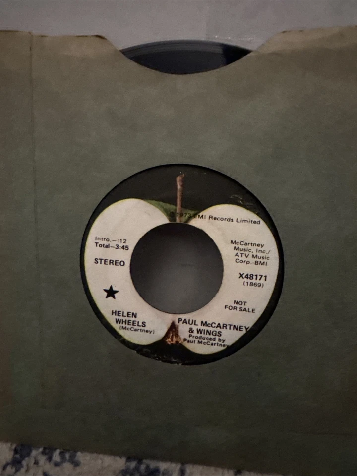 45 7” VINYL RECORD - PAUL MCCARTNEY & WINGS - HELEN WHEELS/COUNTRY DREAMER - Image 1 of 4