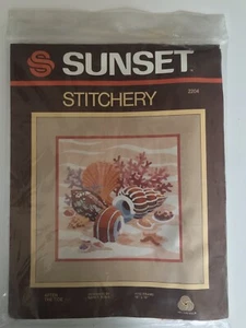 Sunset Crewel Stickerei After the Tide Ocean Beach Shells 1982 - Nadel verrostet - Bild 1 von 11