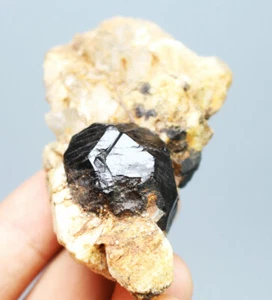 Natural Beauty Rare Red Garnet Quartz Crystal Mineral Specimens / China 90g - Picture 1 of 12