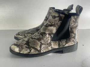Clarks Ladies Taupe Leather Snake Print Pull on Ankle Boot Shoes UK 5 EU 38 -B28 - Picture 1 of 7