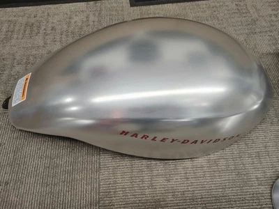 Крылья и крышки для бензобаков Harley Davidson V-Rod - Изображение 1 из 4