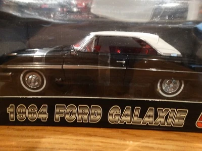 Sun Star 1964 Ford Galaxie 500 preto conversível superior em escala 1/18 - Imagem 1 de 4
