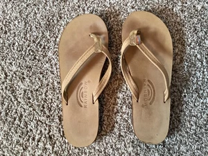 RAINBOW FLIP FLOPS TAN LEATHER-SINGLE LAYER ARCH SUPPORT- 1/2" STRAP-MED 6.5-7.5 - Picture 1 of 5