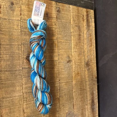 HILOS ARTÍSTICOS Color Hilo 157 SEDA REAL 100% SEDA AZUL MARRÓN 50g/163yds Foto 1 de 4