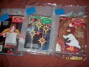 PLASTIC CANVAS CHRISTMAS KITS - BERNAT or Needlecraft Shop  -  U-PICK 1 - Picture 1 of 12