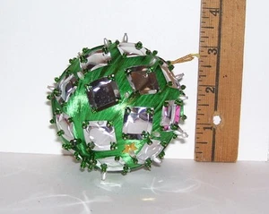 ADORNO DE ÁRBOL DE NAVIDAD VINTAGE HECHO A MANO CON CUENTAS #26 PLATA Y VERDE - Imagen 1 de 2