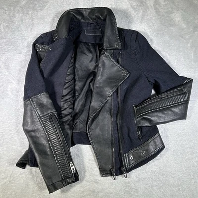 Chaqueta de Moto BLANKNYC para Mujer S Azul Marino Negra Imitación Cuero Mixto Media Motociclista Edgy Punk Foto 1 de 4