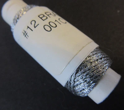 Carrete de hilo de bordar trenzas de tapiz Kreinik Metallics #001C CORDÓN DE PLATA #12 Foto 1 de 4