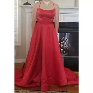 Abito da ballo Sherri Hill rosso con lacci - Foto 1 di 4