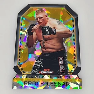2011 Topps Finest UFC Brock Lesnar Atomic Refractor gestanzte Karte Cracked Ice - Bild 1 von 3