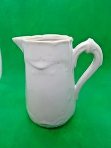 632 - Ancien petit pot faïence fine blanche - Cartouche d'écusson en relief - Gl - Foto 1 di 11