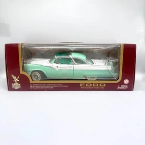 Road Legends 1:18 1955 Ford Fairlane Crown Vic Skyliner Glass Roof Die Cast - Picture 1 of 10