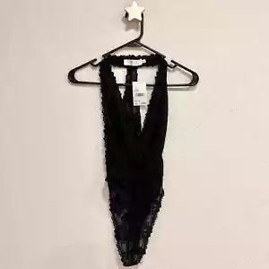 Body ASTR The Label nero pizzo racerback scollo a V taglia XS nuovo - Foto 1 di 3
