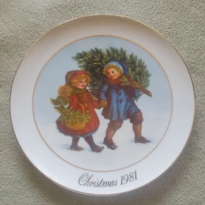 Avon Christmas Memories Series 1981 Porcelain Plate - Picture 1 of 1