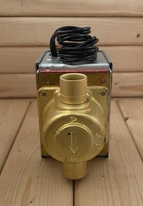 HONEYWELL MOTORIZED VALVE, V8043A1011 - Picture 1 of 7