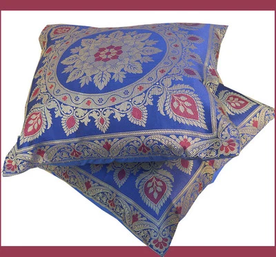 Juego de dos fundas de almohada brocado de seda motivo floral azul, rojo, plata de la India Foto 1 de 4