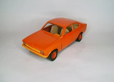 Opel Kadett cupé escala 1/24 Bburago remake Sikharuli Tbilisi URSS Foto 1 de 4