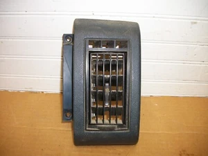 1988 - 1994 Chevy GMC 1500 Dash Air Vent Right Side Blue Silverado 2500 Suburban - Picture 1 of 2