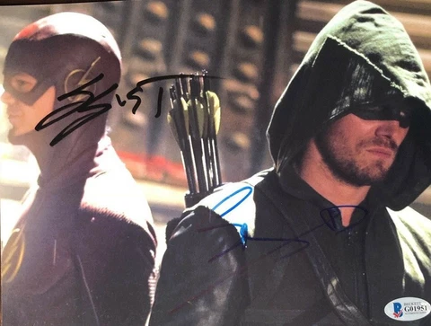 Grant Gustin Stephen Amell signed autographed 8x10 photo Flash Arrow BECKETT Cover