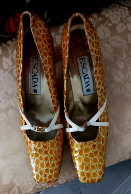 Escada original  Size 9AA.  Fits size 8 medium perfectly.  Lightly worn.  - Image 1 of 4