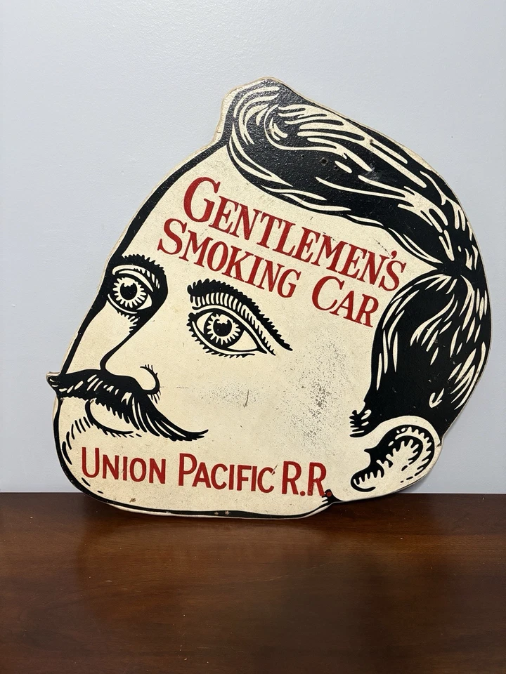 Antiguo letrero de madera de coche para fumar Union Pacific Rail Road Foto 1 de 4