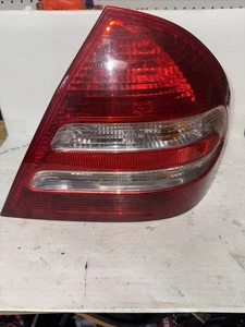 2005–2007 MERCEDES C-CLASS W203 C230 C350 Right TAIL LIGHT LAMP OEM - Picture 1 of 4