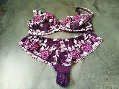 Ensemble violet soutien gorge 95C et string 44 "VASSARETTE". - Photo 1/4