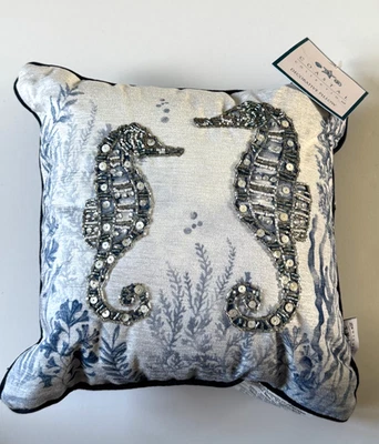 "Almohada decorativa con cuentas de caballito de mar Coastal Collection playa azul océano 12"" X 12""" Foto 1 de 4