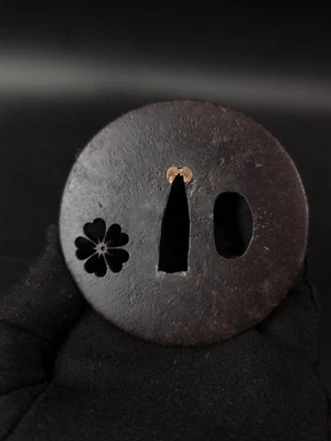 Padrão de flor de cerejeira japonesa Tsuba para período Wakzashi Edo antigo A276 - Imagem 1 de 4