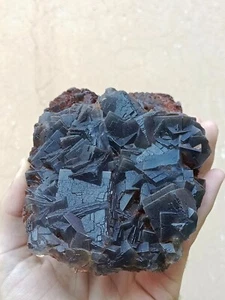Rara muestra de fluorita de piedras preciosas naturales 715 g en matriz con inclusiones azul oscuro - Imagen 1 de 9