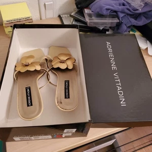 Adrienne Vittadini Women Gold Heels US 8.5 M EBBRA NAPPA GOLD ITALY MADE & BOX - Picture 1 of 24