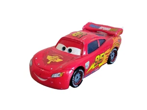 Disney Cars 2 Flash McQueen Piston Cup World GP Metal 1/55 Rojo TBE Raro Pixar - Imagen 1 de 8