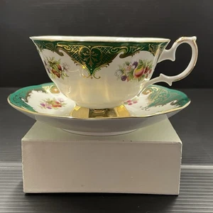 VTG  Elizabethan Fine Bone China  Tea Cup & Saucer  England. Peach & Berry - Picture 1 of 12