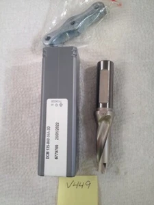 NEW ISCAR CHAM DRILL DCM 135-040-16A-3D TAKES CARBIDE CHAM DRILL INSERT {V449} - Picture 1 of 3