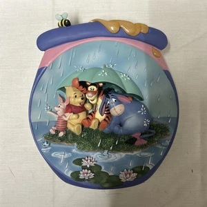 Winnie The Pooh Honeypot Adventures “Its Just a Small Piece of Weather” Bradford - Imagen 1 de 6