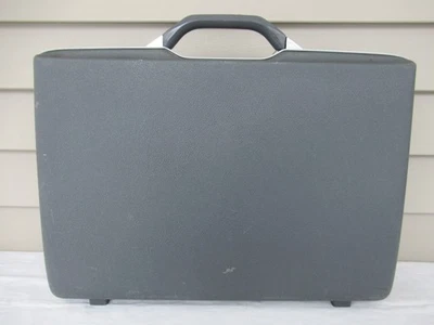 Maletín rígido delgado vintage Samsonite con bloqueo gris oscuro con llave Foto 1 de 4