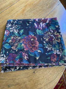 Remnant of Quality Woolen Fabric with Floral Design 138 x 115 cms - Picture 1 of 8