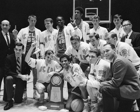 1967 UCLA Bruins JOHN WOODEN Glossy 8x10 Photo NCAA CHAMPIONS Poster Print Cover