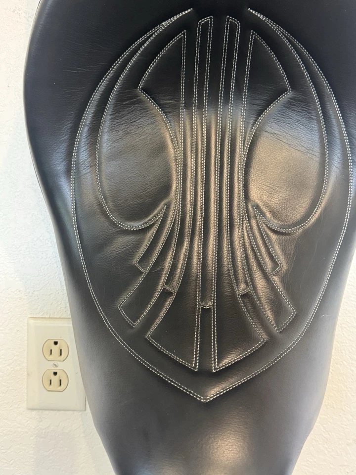 Asiento de cuero gris Danny Foto 1 de 3